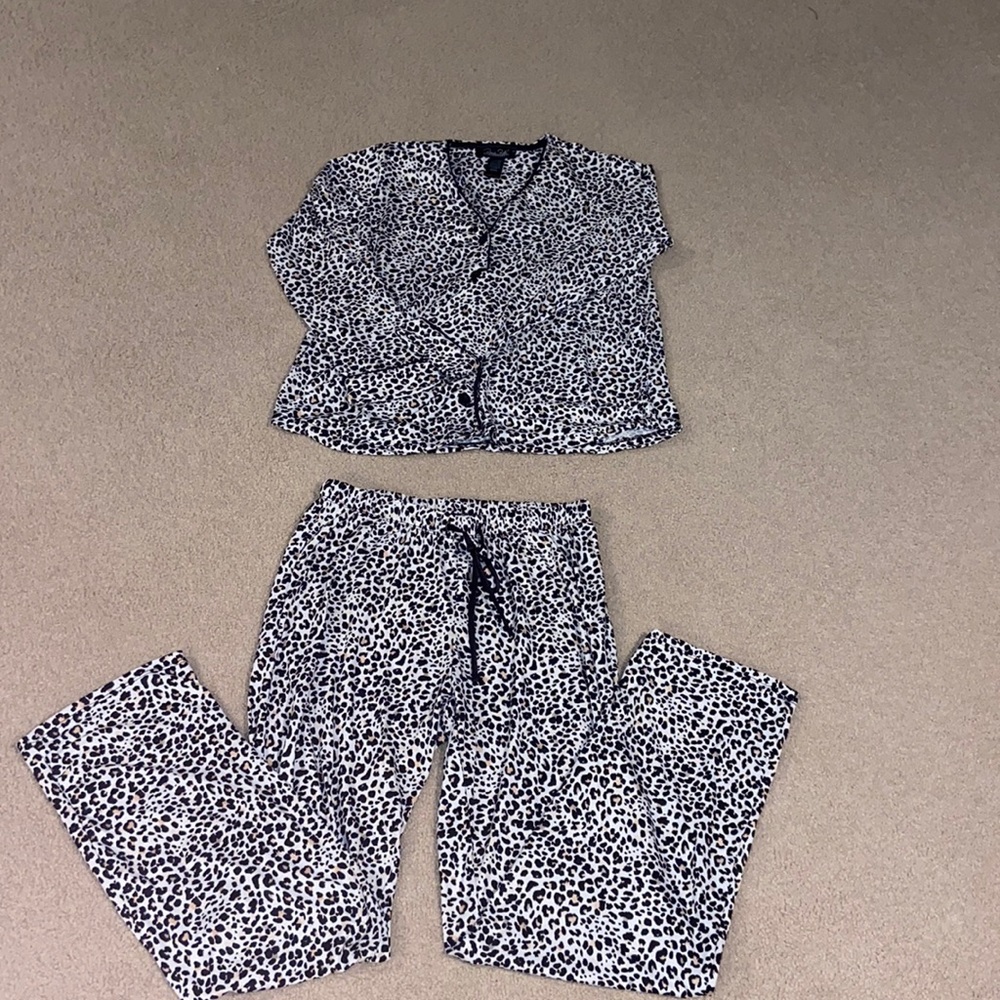 RENE ROFE PAJAMA SET - cheetah print size M